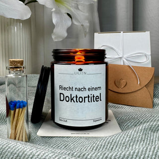 Duftkerze "Riecht nach einem Doktortitel"