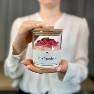 Duftkerze mit Wunschtext und rosa Rose im Glas
