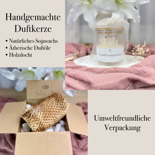 Duftkerze mit Wunschtext und weißer Rose im Glas