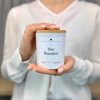 Duftkerze mit Wunschtext in weißem Glas